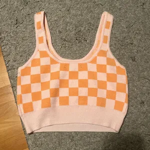 Orange and pink checkered crop top peach colored #croptop VERY soft and comfy but not my taste anymore Bought at Pacsun No flaws and perfect condition thumbnail 3