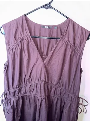 Uniqlo Sleeveless V-Neck Maxi Dress in Plum Brown thumbnail 6