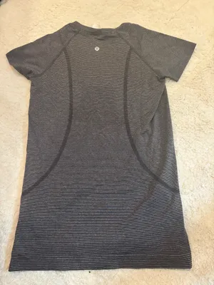 Lululemon shirt thumbnail 2