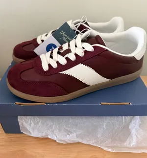 Universal Threads Burgundy Spencer Sneakers Size 7 thumbnail 1