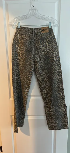 White Fox Jeans Boutique thumbnail 3