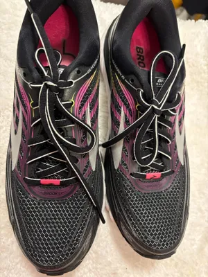 Brooks black and white Sneakers Running shoes Sz. 8 thumbnail 4