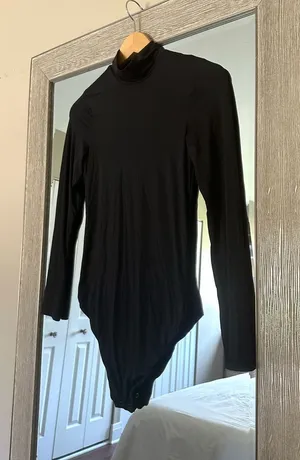 Victoria’s Secret Black Long Sleeve Turtleneck Bodysuit Size Medium NWOT thumbnail 1