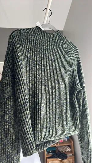 Lululemon Sweater thumbnail 1