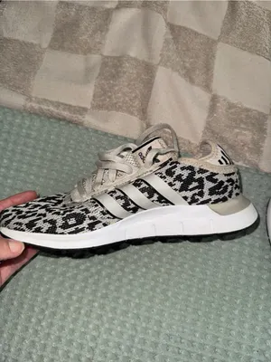 adidas Originals Women's Swift Run X sneakers size 7.5 thumbnail 2