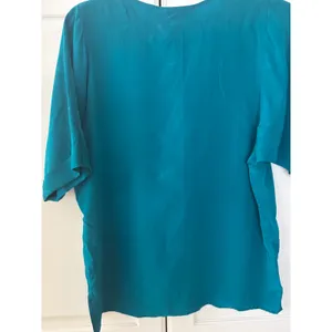 SK & Company Teal Blue 100% Silk Short Sleeve Asymmetrical Button Blouse Size 8 thumbnail 6