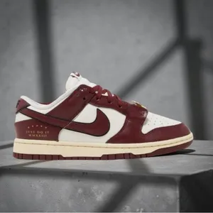 Nike Dunk Low SE Sisterhood Women’s 5 Men’s 3.5 White Gold Red NIB DV1160-100 thumbnail 2