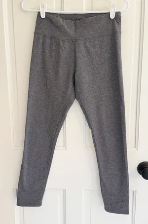 Aerie‎ Chill Play Move Gray High Rise Leggings Medium Short 25” Cropped thumbnail 1