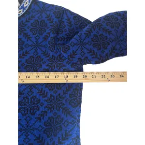 L.L. Bean Vintage Women's Medium‎ Fair Isle Winter Blue Knit Sweater Winter thumbnail 7
