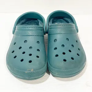 Crocs‎ Size 7 Classic Faux Fur Lined Clogs Slip-On Green thumbnail 2