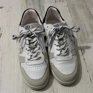 33.9 The Original White and Black Women's Sneakers thumbnail 3