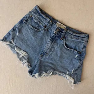 Abercrombie & Fitch Curve Love High Rise Mom Short Denim Distressed Blue Size 26 thumbnail 1