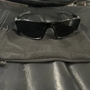 Polarized Unisex Black Frame Sunglasses with Dark Lenses unisex NWOT thumbnail 10