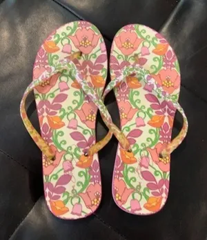 Vera Bradley Lilli Bell pink floral flip‎ flops L thumbnail 1