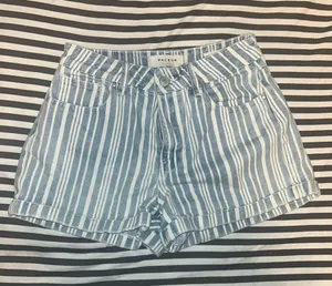 PacSun High-Waisted Mom Shorts thumbnail 1