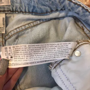 Forever 21 High Rise Distressed Drawstring Shorts Womens Size 28 - 8" Inseam thumbnail 5