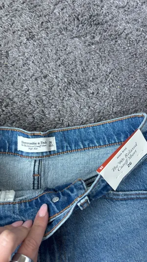 Abercrombie The 90s Relaxed Cut-Off Shorts thumbnail 3