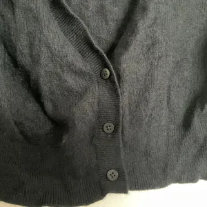 Alo Yoga Sheer Cashmere Cropped Cardigan Black M thumbnail 3