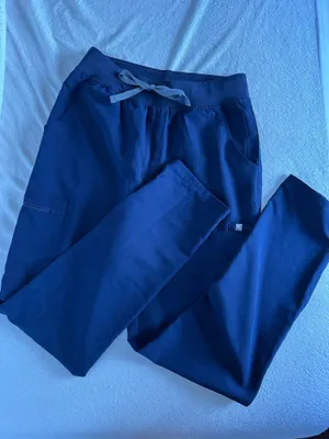 FIGS Yola Scrub Pants High-Waisted thumbnail 3