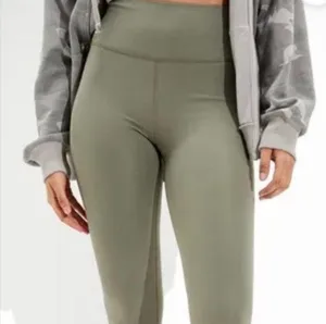 American Eagle The Lightweight Everything Green Legging 7/8 Length Size XXL thumbnail 1