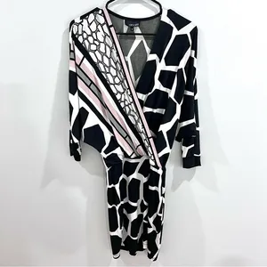 Analili black white and blush pink giraffe print dress size XS thumbnail 4