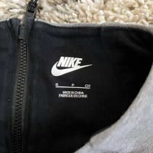 Nike EUC  Tech Fleece Mesh Crewneck Pullover thumbnail 8