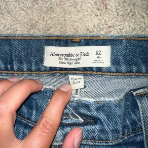 Abercrombie 90s ultra high rise curve love jeans thumbnail 2