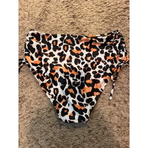 Womens‎ Leopard Print High Waist Bikini Bottoms Size Small Side Ruched Swim thumbnail 4