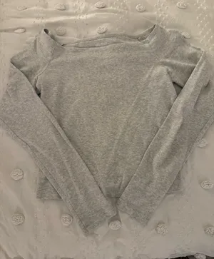 Hollister Off-The-Shoulder Top thumbnail 1