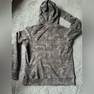 Lululemon Scuba Pullover Hoodie size 6 Camo Faded Gray thumbnail 6
