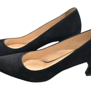 Prada Women's Black Suede Pumps thumbnail 4