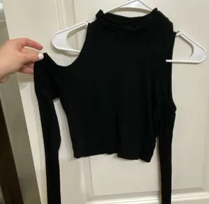 Long Sleeve Black Crop Top thumbnail 1
