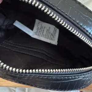Ladies Jet Set Glam Front Pocket Small Oval Crossbody Bag in Black thumbnail 8