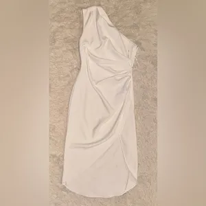 NWOT Elliatt Xara One-Shoulder Asymmetric Crepe white Cocktail Dress sz XS thumbnail 3