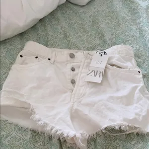 Zara Women's Off-White Jean Shorts thumbnail 2