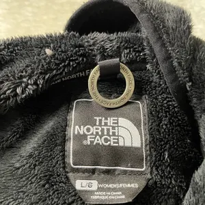The North Face Osito Black Fuzzy Full Zip Up Jacket thumbnail 6
