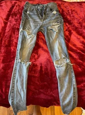 Hollister ripped jeans thumbnail 1
