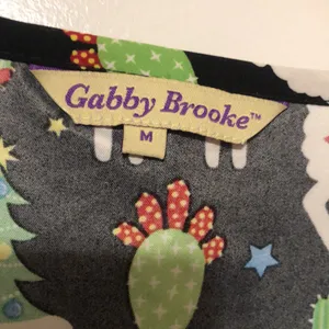 Gabby Brooke Women’s Size Medium Christmas Lama 2 Pockets V-Neck Scrub Top NWT thumbnail 3