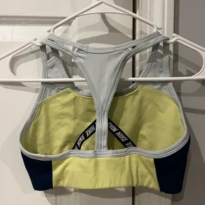 Women’s Nike Sports Bra Medium Support Size S thumbnail 2