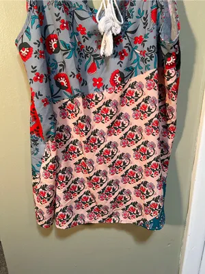 Womens Sz Medium Tank Top Keyhole Tassel Tie Blue Gray Red Pink Floral Geometric thumbnail 4