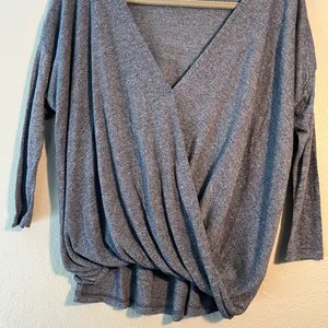 Abercrombie & Fitch Gray Wide V-Neck Sweater with Wrap Design SZ XS Long Sleeve thumbnail 3
