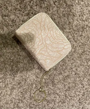 NWOT Elegant Cream Credit Card Pouch thumbnail 3