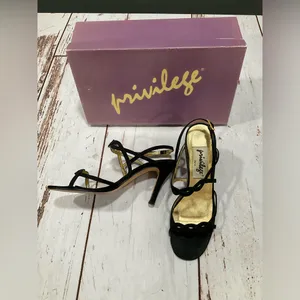 VINTAGE PRIVILEGE BLACK STRAPPY‎ SANDALS Size 6.5 thumbnail 3