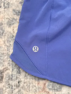 Lululemon Shorts Hotty Hot 4" Low-Rise thumbnail 4