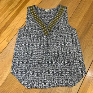 Max Studio Womens Black White Floral‎ Medallion V-Neck Sleeveless Blouse Large thumbnail 1