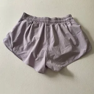 Lululemon Hotty Hot Shorts Size 6 Lavender Purple 2.5” Running Athletic thumbnail 3