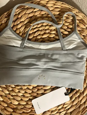 Sports bra thumbnail 2