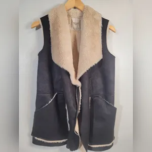 Women's black and cream vest with sheepskin lining. Zara brand. Size S. thumbnail 7