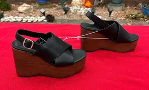 Universal Threads Women's Naomi Wood Wedge Heels with Memory Foam Insole size 6 thumbnail 1