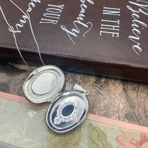 Audrey Hepburn Photo Locket Necklace Vintage Silver Oval Pendant 18” Chain thumbnail 3